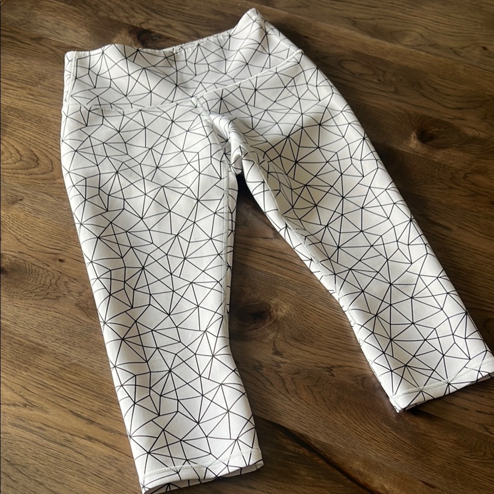 Karma Women's Capri Leggings White with Black Pattern